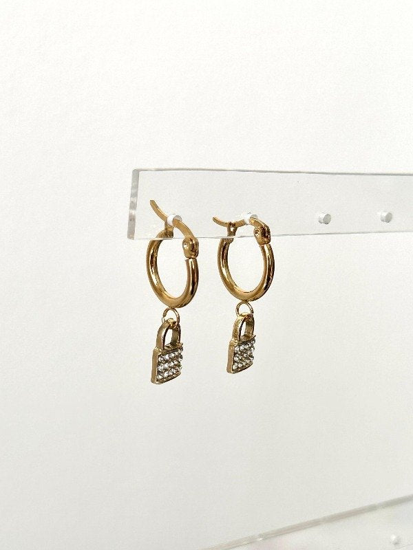 Argollita con matriz Candado Cubic AD (PAR)